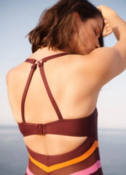 Panache Badeanzug Mit Bügel "Kira Active" | Mulberry 12 Panache Badeanzug Mit Bügel "Kira Active" | Mulberry -Miracle Woman Verkäufe Kira Badeanzug Image hinten Shop min 1280x1280