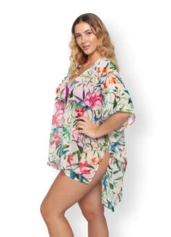 Strandcape "Amalfi" | Weiß-bunt -Miracle Woman Verkäufe Miracle Woman Amalfi Cape side1 min 1280x1280