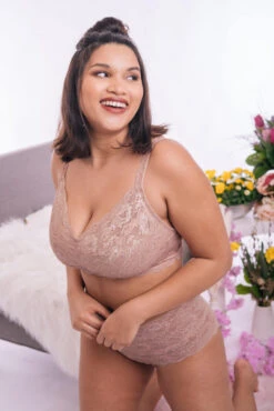 Cosabella Curvy Sweetie Bralette "Never Say Never" | Mandorla -Miracle Woman Verkäufe Never Say Never mandorla Image 1280x1280
