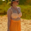 Bandeau Bikini Top "Sunny Stripes" | Orange -Miracle Woman Verkäufe Sunny Stripes Candice Image1 ohne Tattoos Farben verbessert min 1280x1280