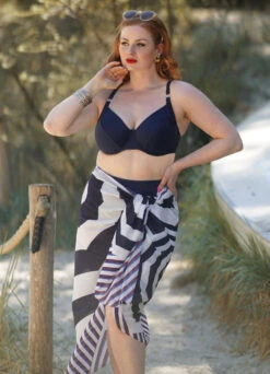 Minimizer Bikinitop Mit Bügeln "Swim" | Marine -Miracle Woman Verkäufe Swim navy Helena Candice Image1 Shop min 1280x1280